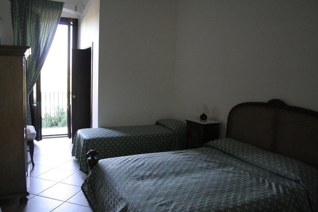 Agriturismo Antico Leccio Hotell Gioia Del Colle Rum bild